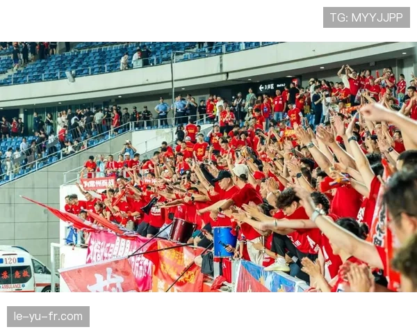 中超自由球员市场热度飙升，豪门球队加速引援布局引关注