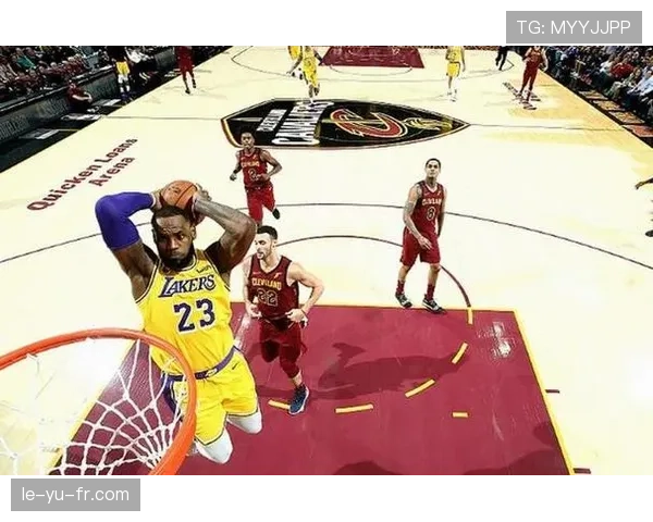 勒布朗挡拆创造高效得分，助力球队关键时刻拉开差距