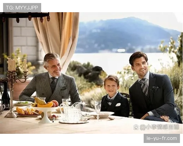 亚历克斯·摩根拎的那只包，价格把我刷回现实——想低调都难